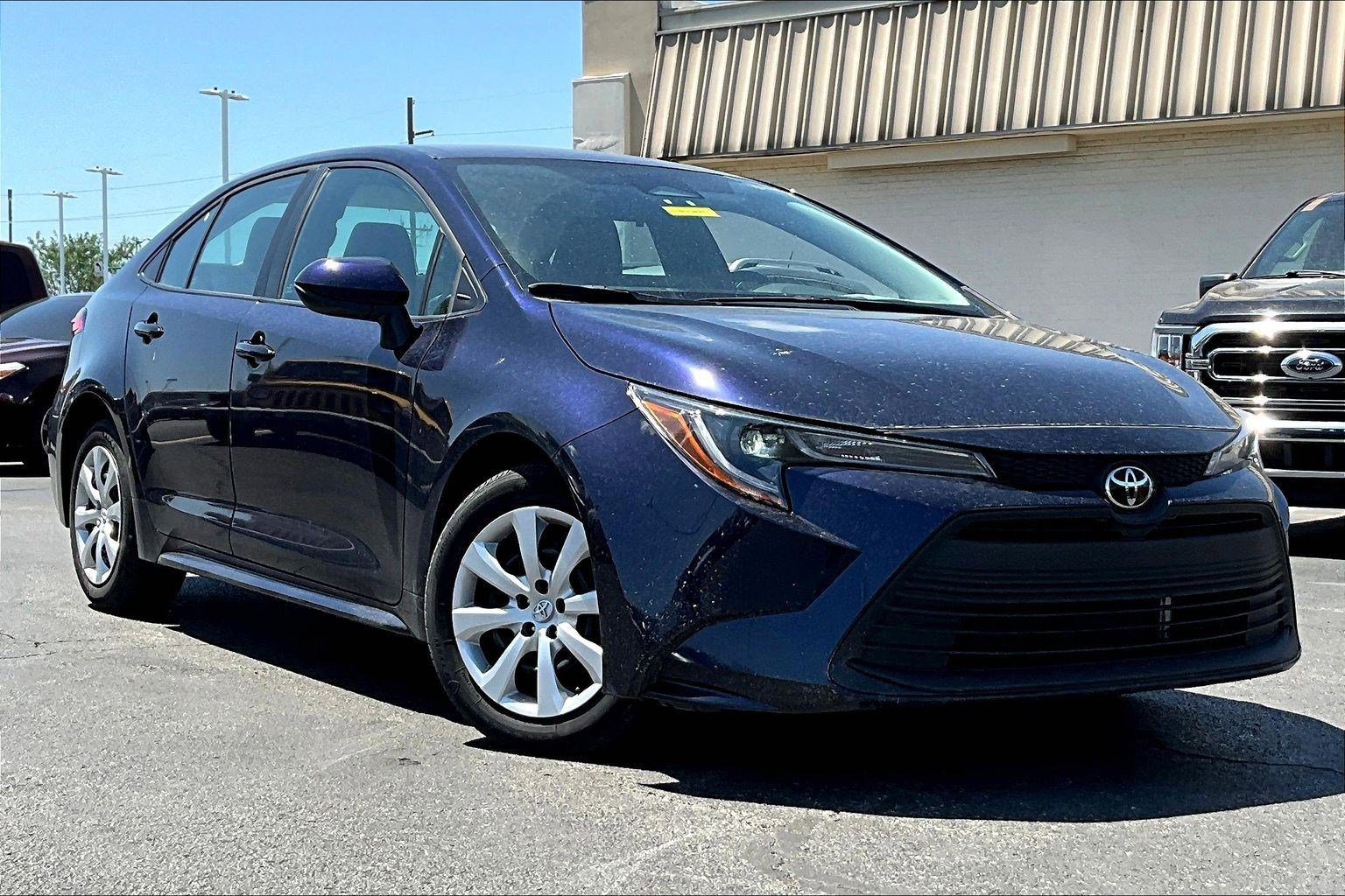 Used 2023 Toyota Corolla LE w/ Carpet Mat Package (TMS) FWD image 3
