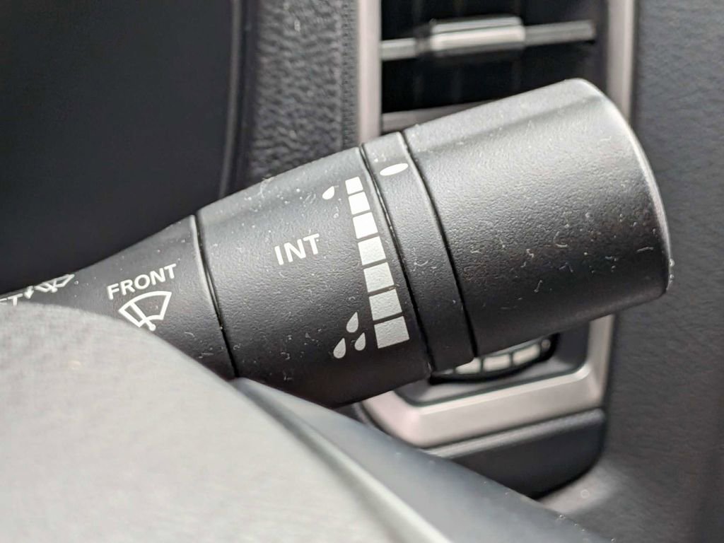 Used 2024 Nissan Frontier SL w/ Technology Package image 29