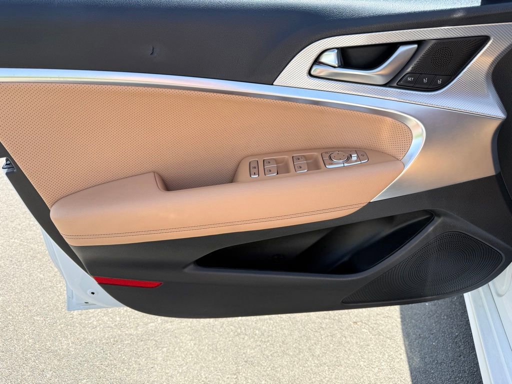 Used 2022 Genesis G70 3.3T AWD/4WD image 23