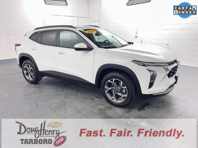 Used 2025 Chevrolet Trax LT w/ LT Convenience Package image 3