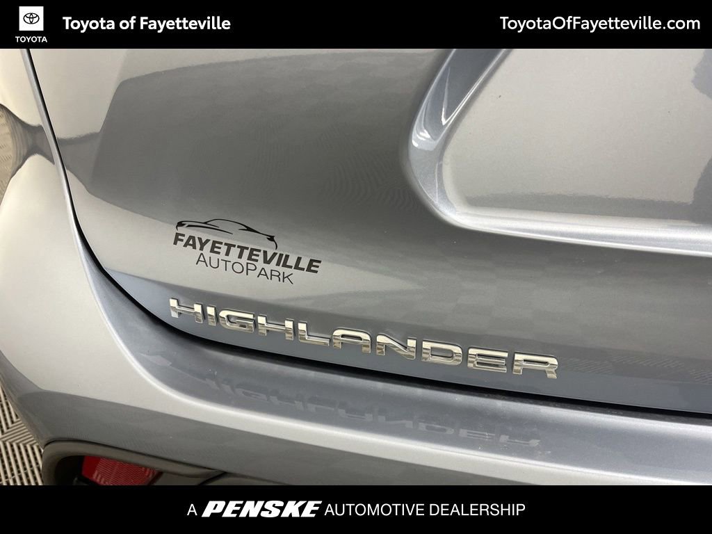 Used 2023 Toyota Highlander XLE AWD/4WD image 3