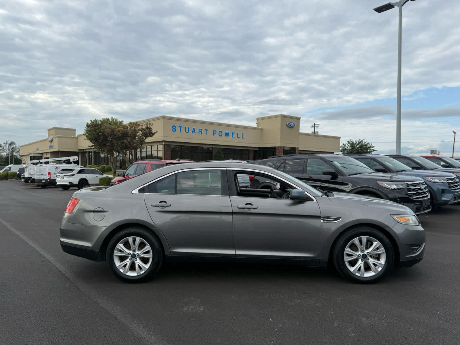 Used 2012 Ford Taurus SEL FWD image 16