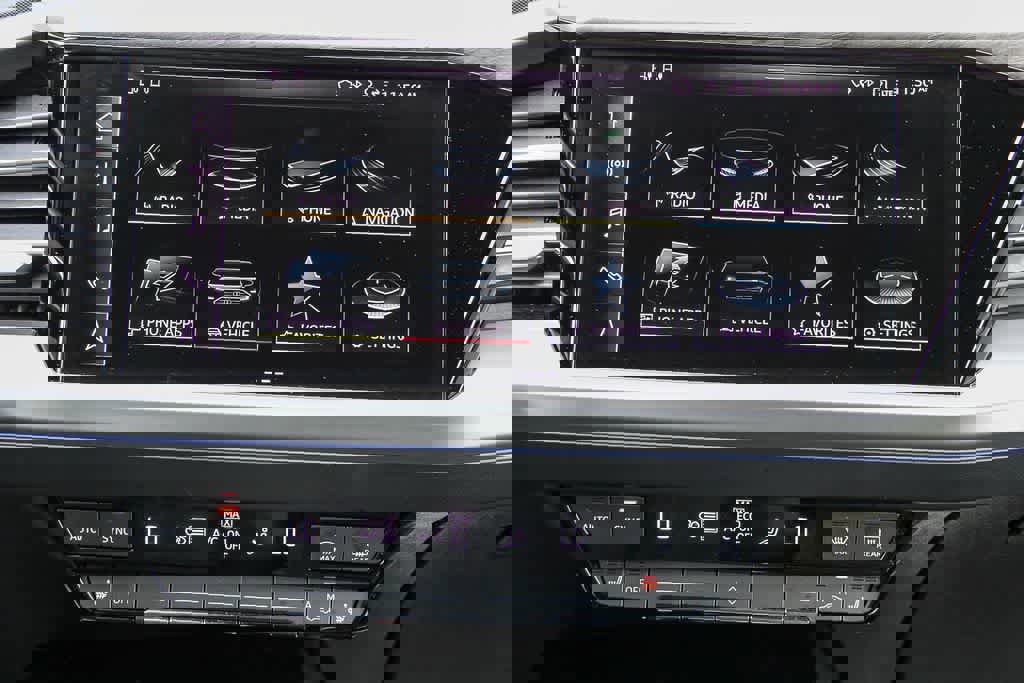 Used 2023 Audi Q4 e-tron Prestige image 15