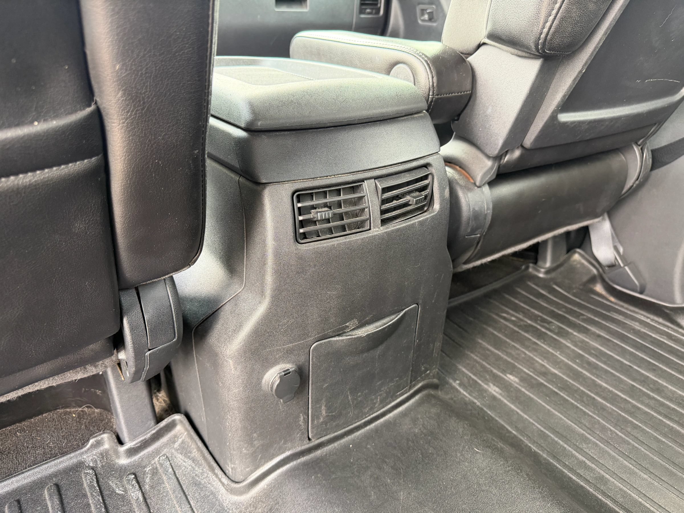 Used 2011 Nissan Titan 4x4 Crew Cab image 25