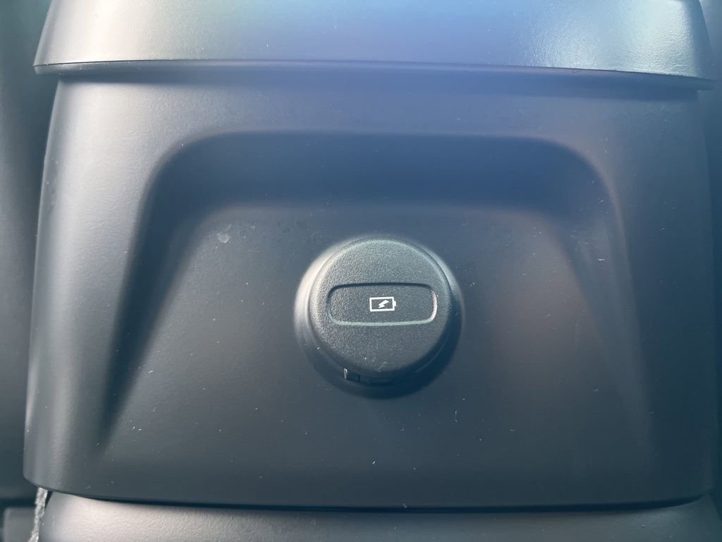 Used 2022 Volvo XC60 T8 Inscription image 31