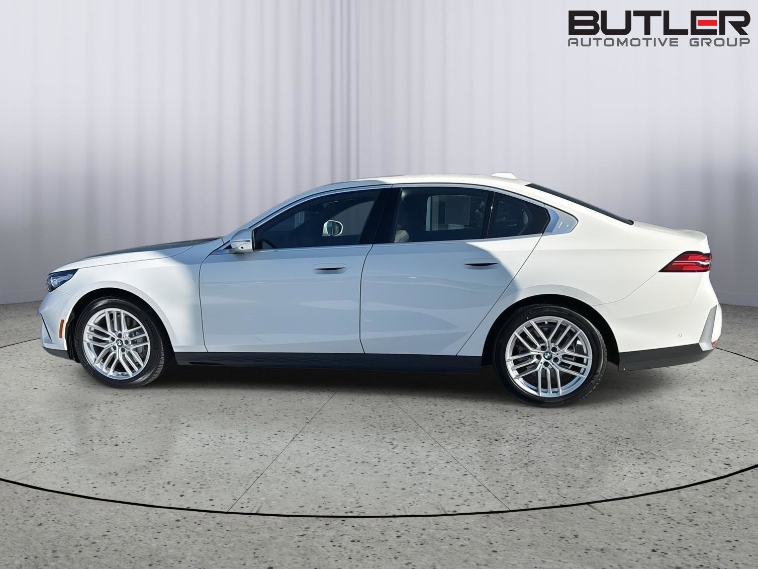 Certified 2025 BMW 530i w/ Premium Package image 3