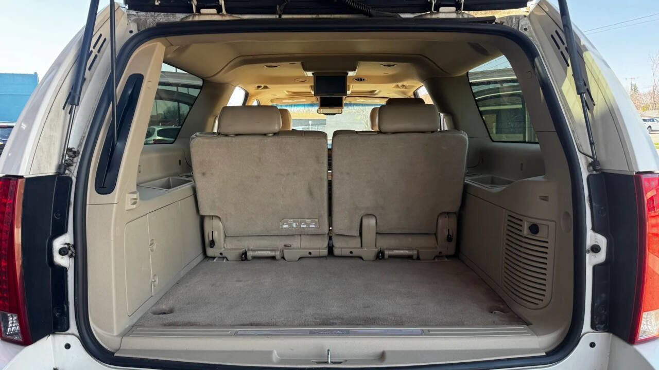 Used 2011 Cadillac Escalade ESV Luxury AWD/4WD image 24