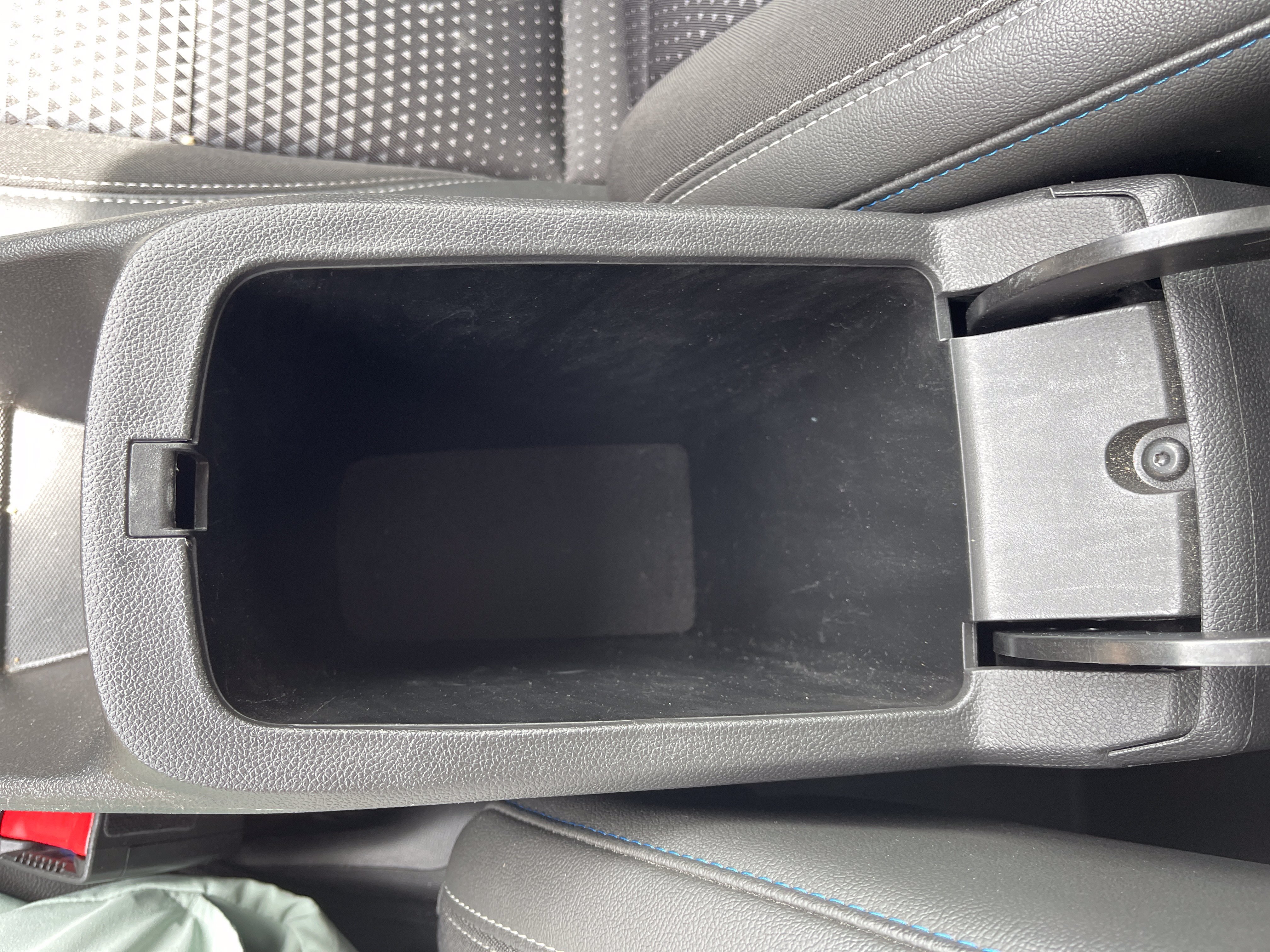 Used 2025 Chevrolet Trax LT FWD image 31