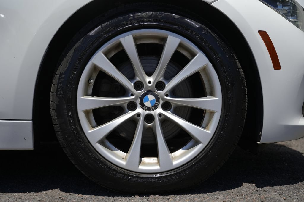 Used 2018 BMW 320i xDrive Sedan AWD/4WD image 12