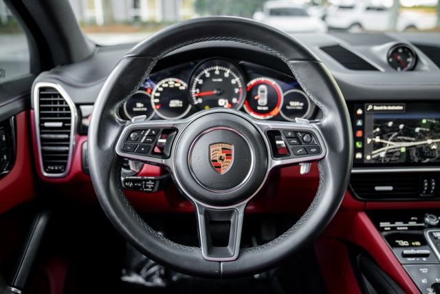 Used 2023 Porsche Cayenne Platinum Edition image 28