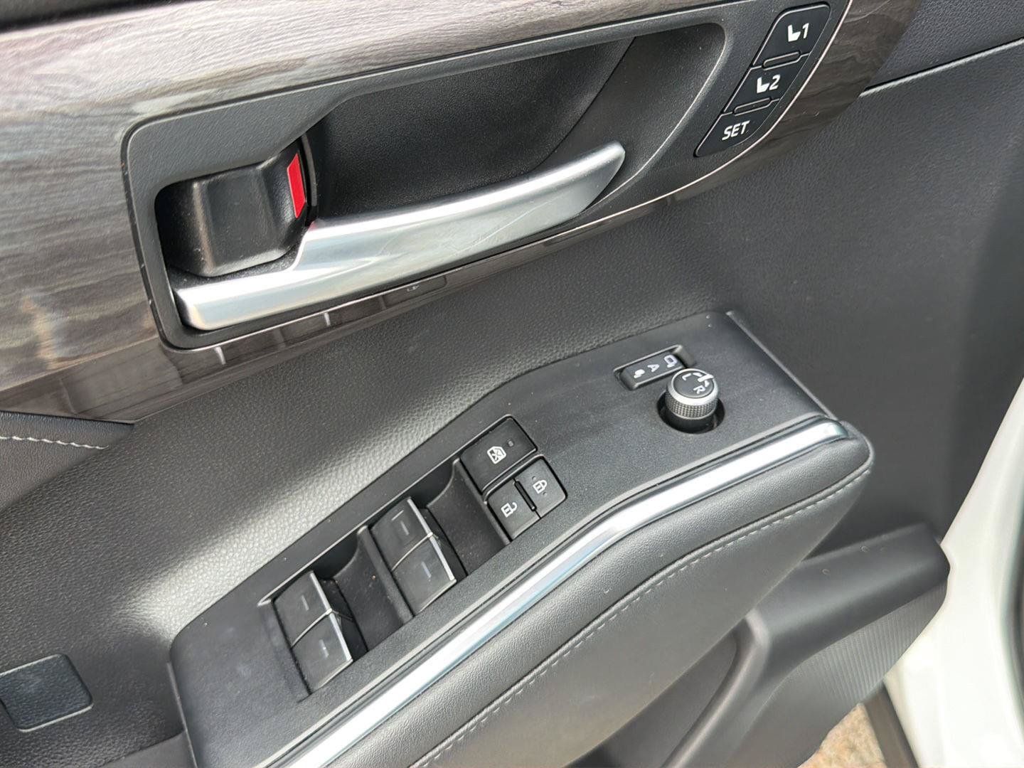 Used 2024 Toyota Highlander Limited AWD/4WD image 22