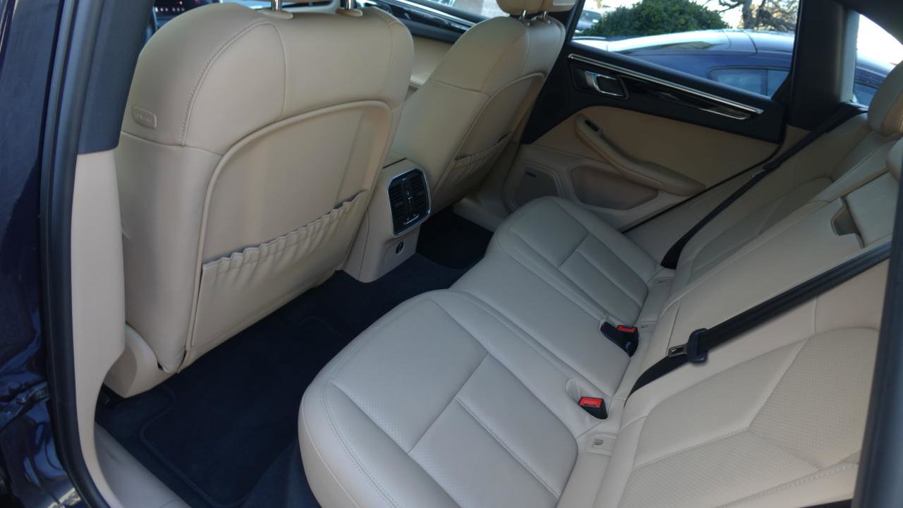 Used 2022 Porsche Macan w/ Premium Package AWD/4WD image 13