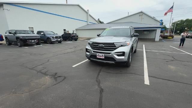 Used 2024 Ford Explorer XLT w/ Equipment Group 202A image 3