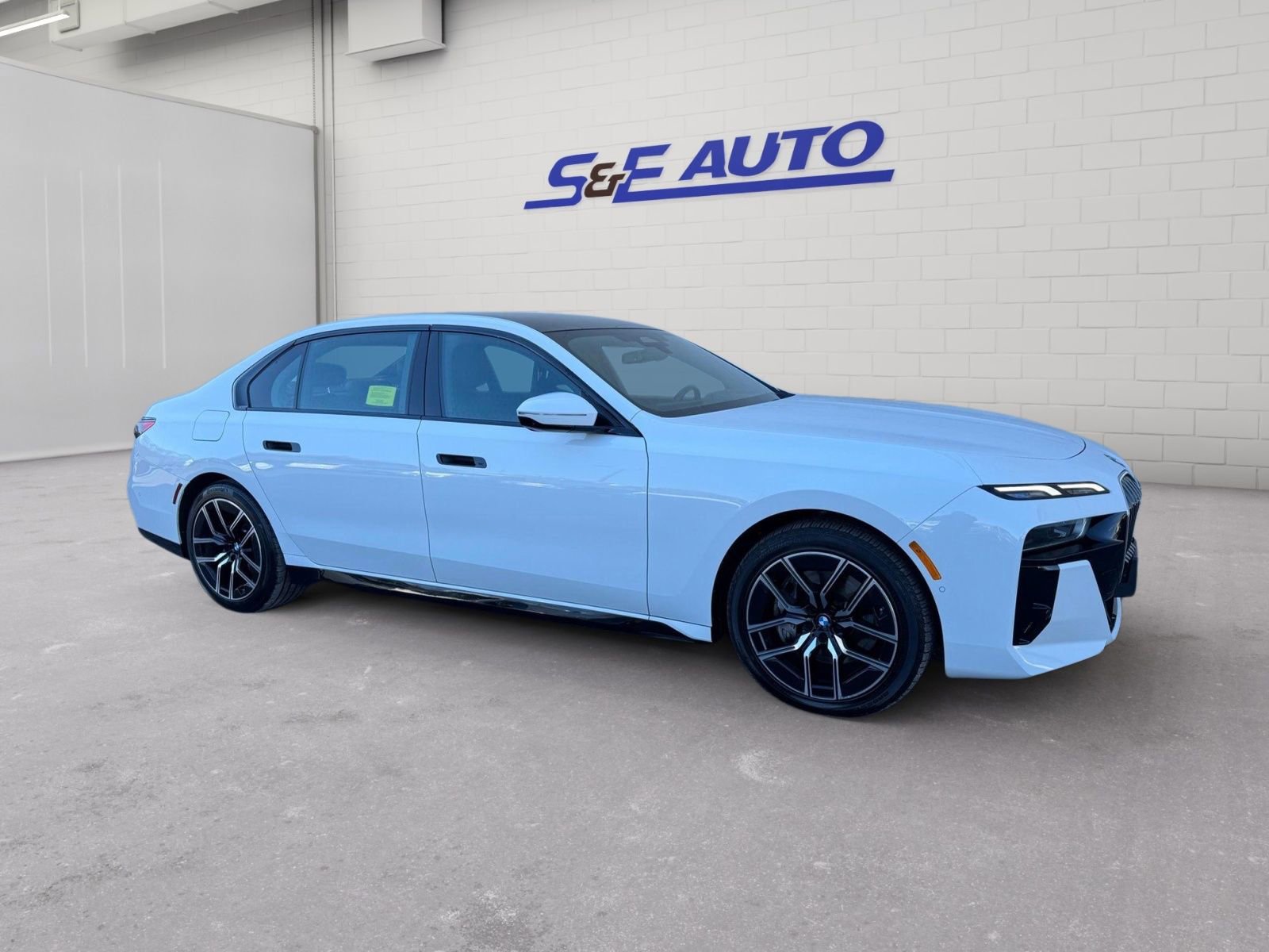 Used 2025 BMW 740i xDrive image 5