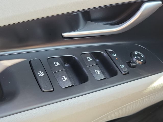 Used 2024 Hyundai Elantra Limited FWD image 17