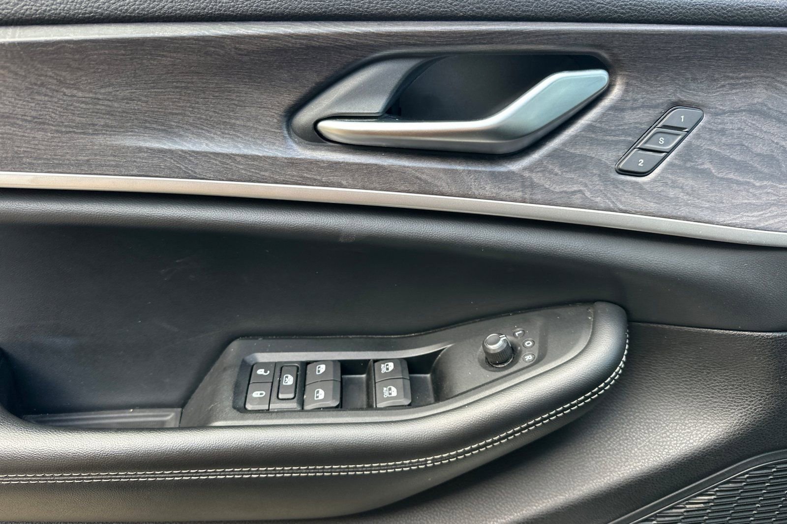 Used 2023 Jeep Grand Cherokee L Limited image 11