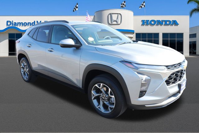 Used 2025 Chevrolet Trax LT image 1