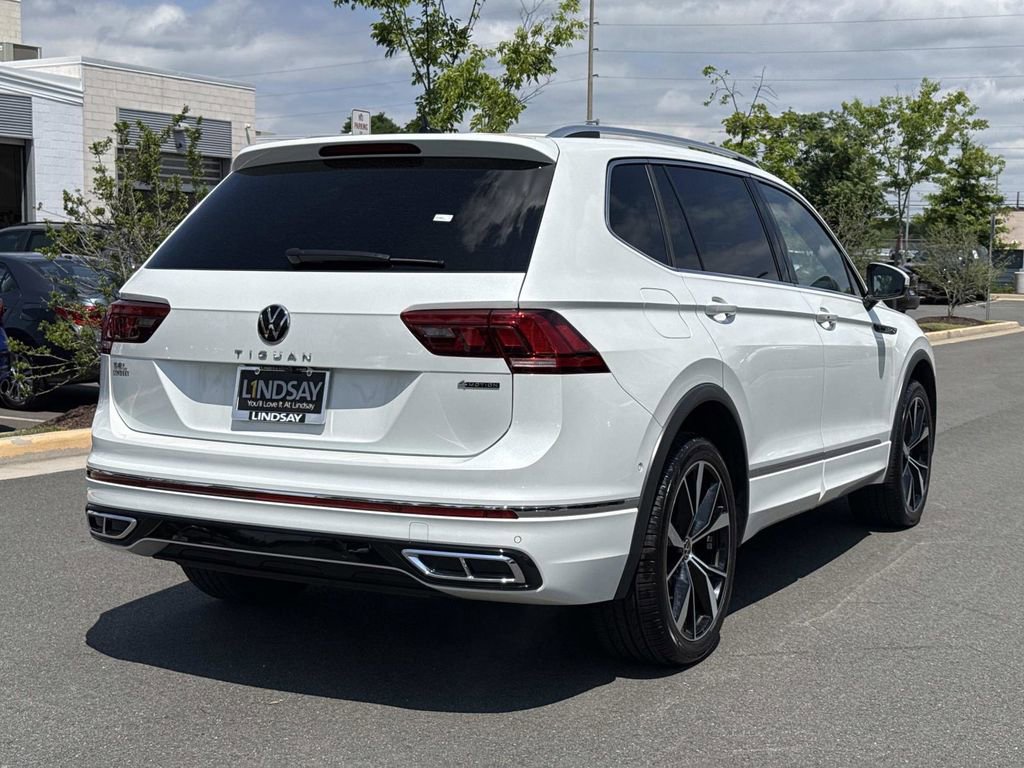 Used 2024 Volkswagen Tiguan SEL R-Line AWD/4WD image 3