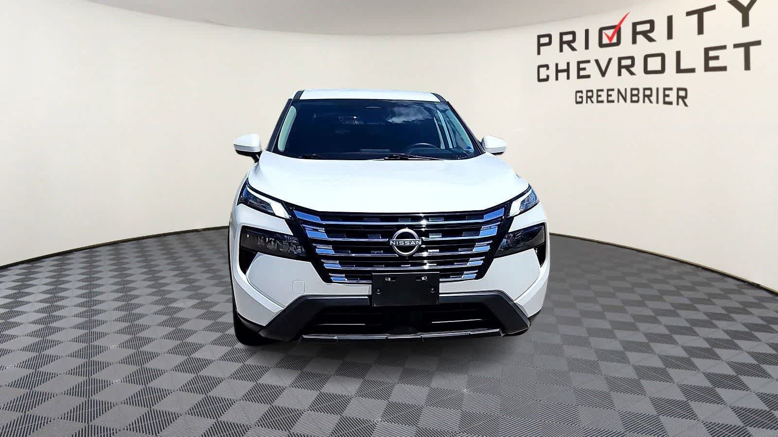 Used 2025 Nissan Rogue SV AWD/4WD image 3