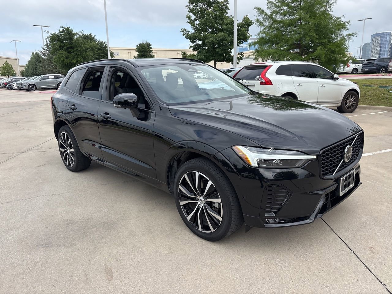 Used 2024 Volvo XC60 B5 Plus w/ Protection Package Premier AWD/4WD image 3