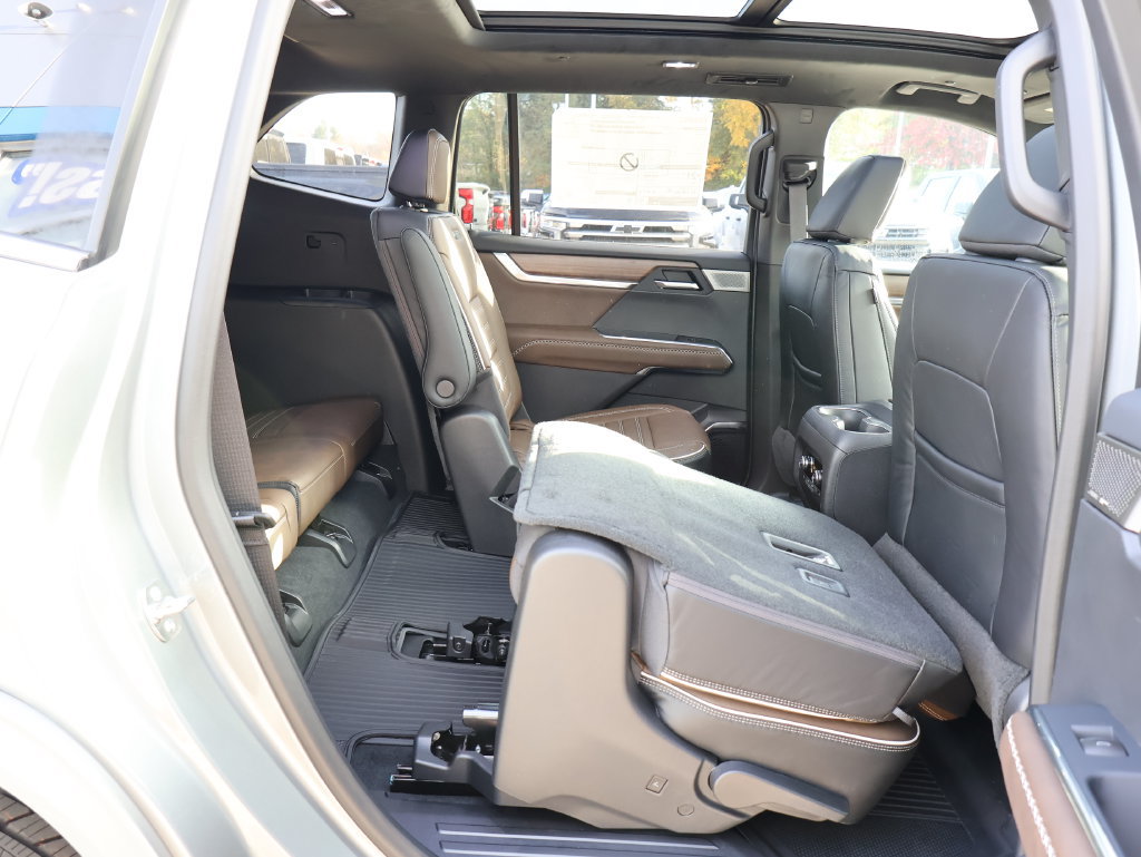 New 2027 GMC Acadia Denali Ultimate w/ LPO, Floor Liner Package AWD/4WD image 37