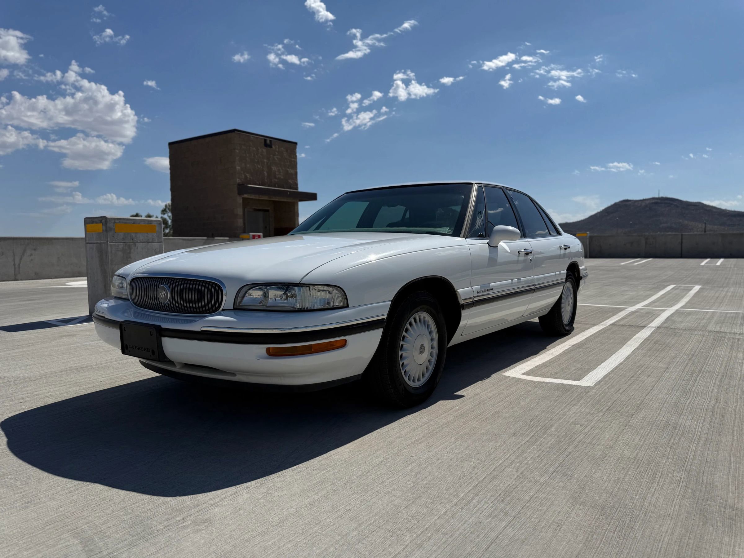 Used 1999 Buick Le Sabre Custom w/ Headliner Lighting Pkg FWD image 2