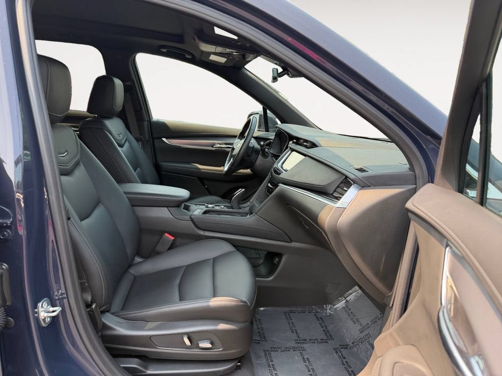 Used 2025 Cadillac XT6 Luxury AWD/4WD image 24