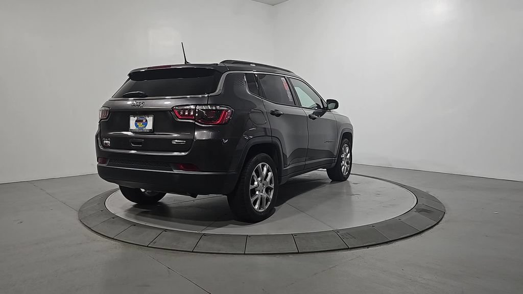 Used 2022 Jeep Compass Latitude w/ Mopar Graphics Package AWD/4WD image 5