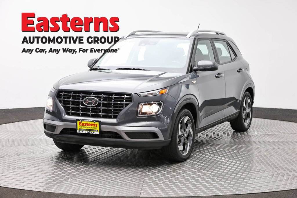 Used 2024 Hyundai Venue SEL FWD image 1