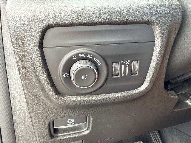 Used 2022 Jeep Grand Cherokee L Limited w/ Black Appearance Package RWD image 30