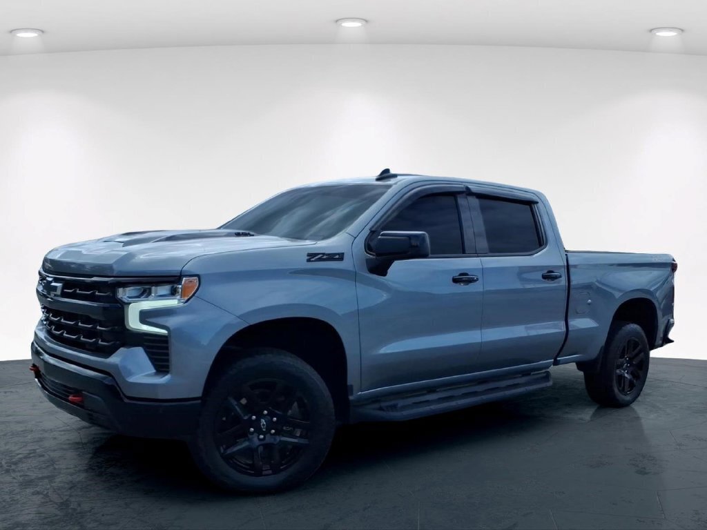 Used 2024 Chevrolet Silverado 1500 LT Trail Boss w/ Convenience Package II AWD/4WD image 2