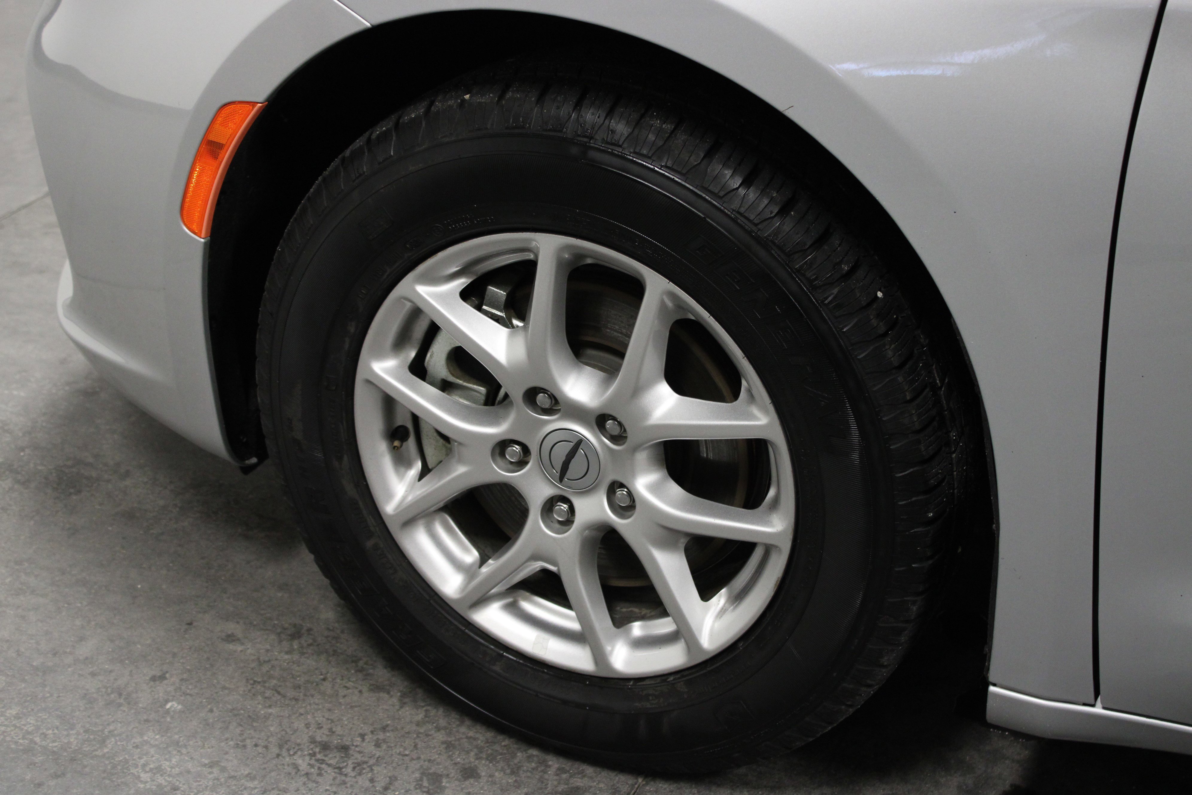 Used 2024 Chrysler Pacifica Touring-L image 10