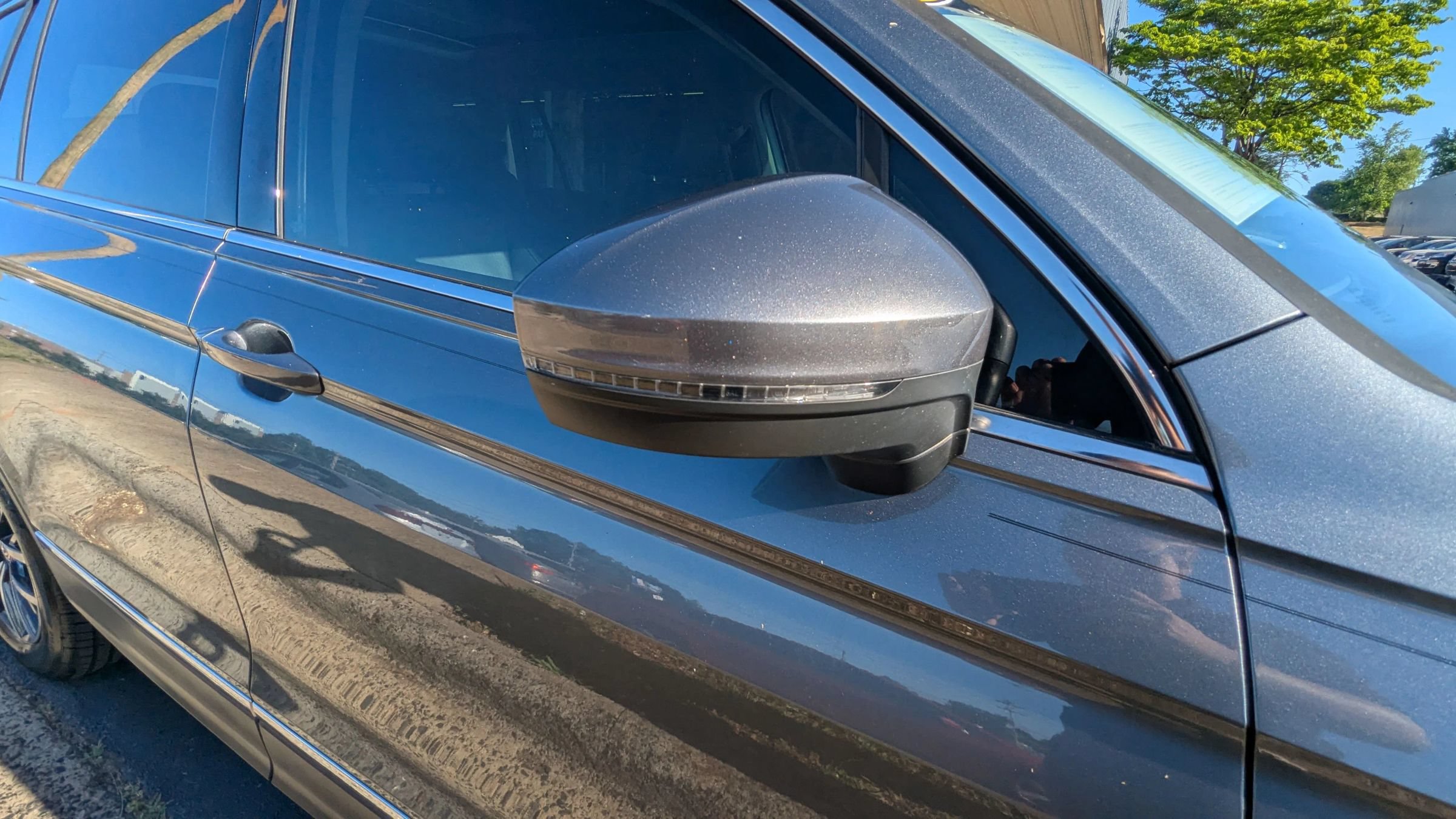 Used 2018 Volkswagen Tiguan SE w/ Panoramic Sunroof Package AWD/4WD image 9