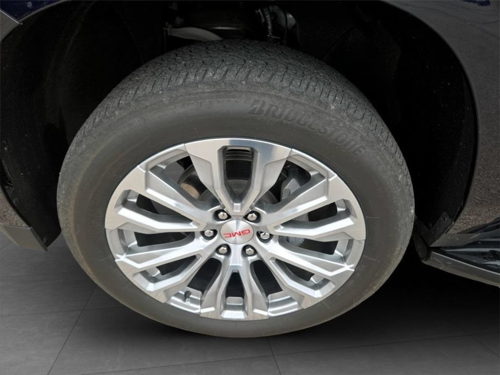 Used 2024 GMC Yukon XL Denali w/ Advanced Technology Package AWD/4WD image 32