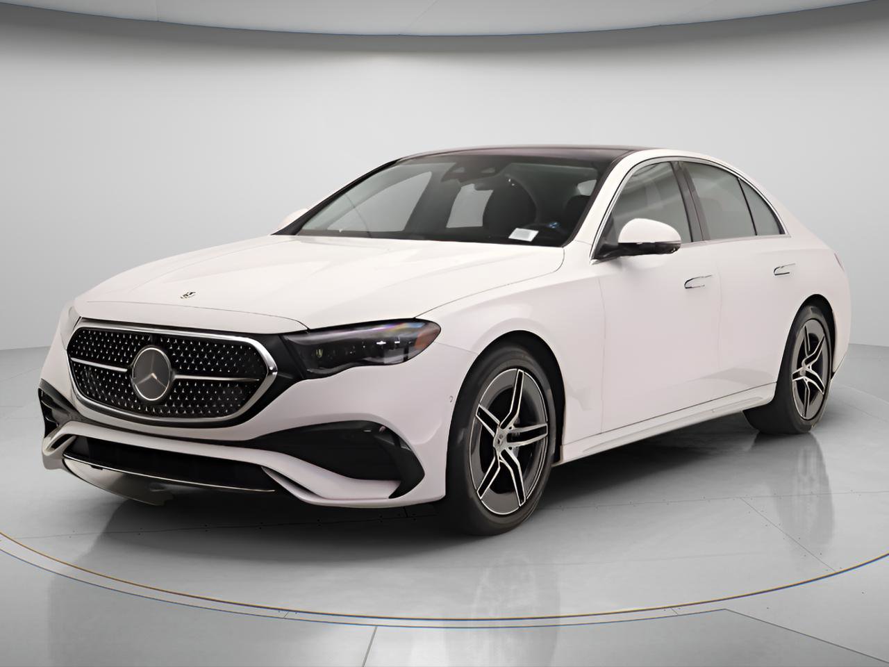 Used 2025 Mercedes-Benz E 350 4MATIC Sedan image 3