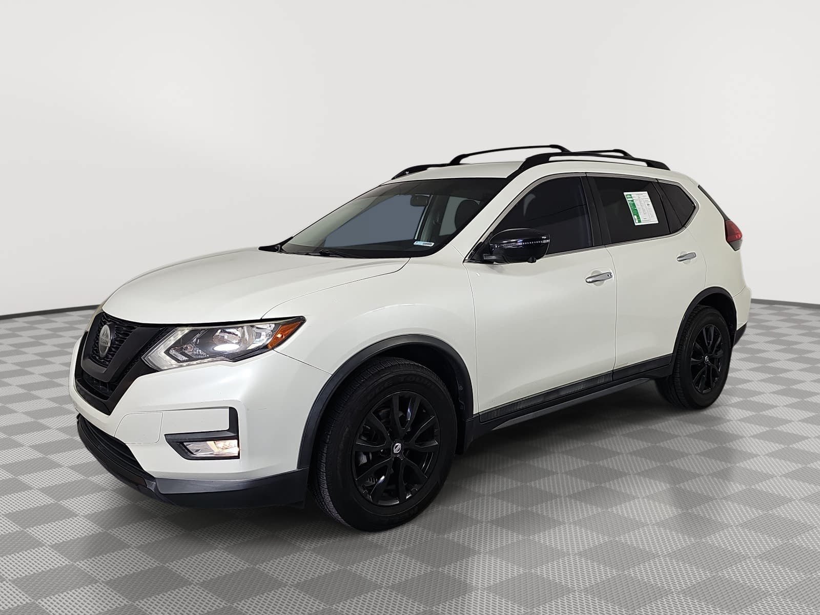 Used 2018 Nissan Rogue SV w/ Premium Package FWD image 4