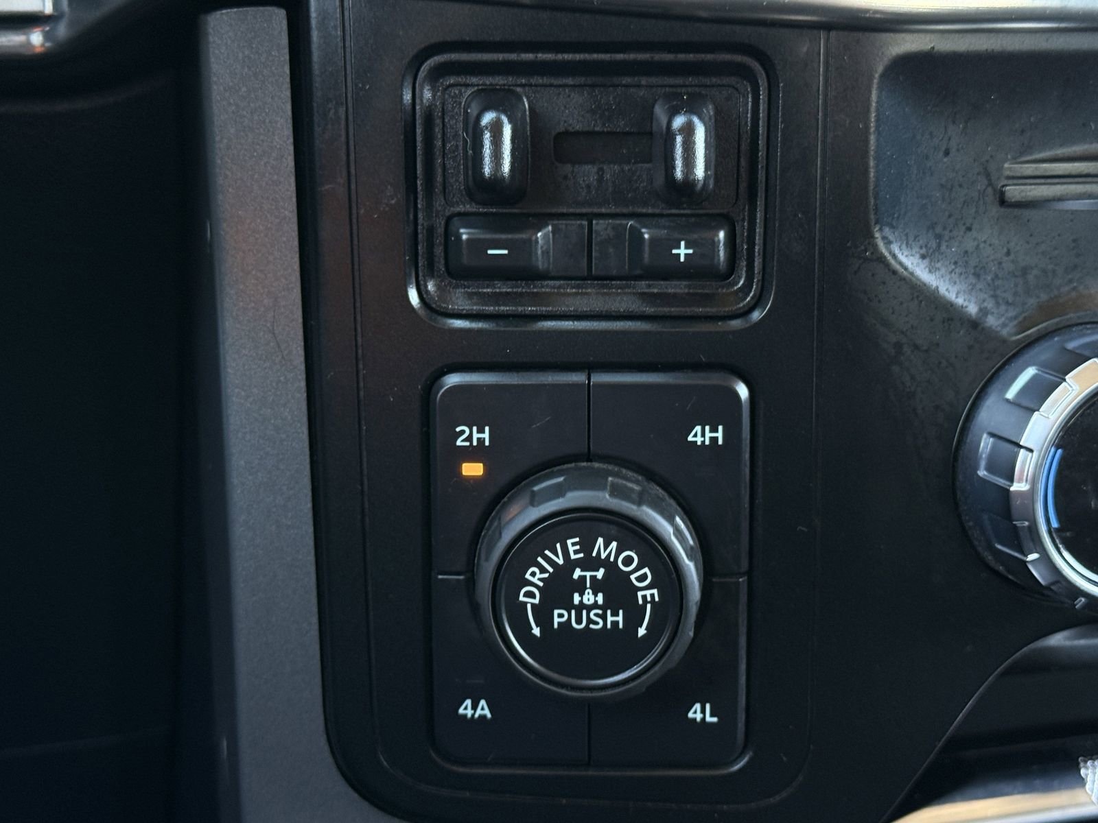 Used 2023 Ford F150 Lariat w/ Trailer Tow Package image 23