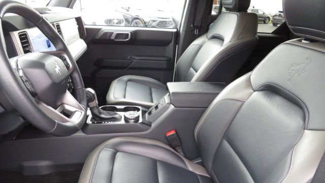 Used 2025 Ford Bronco Outer Banks image 4
