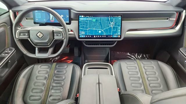 Used 2025 Rivian R1S Adventure image 21