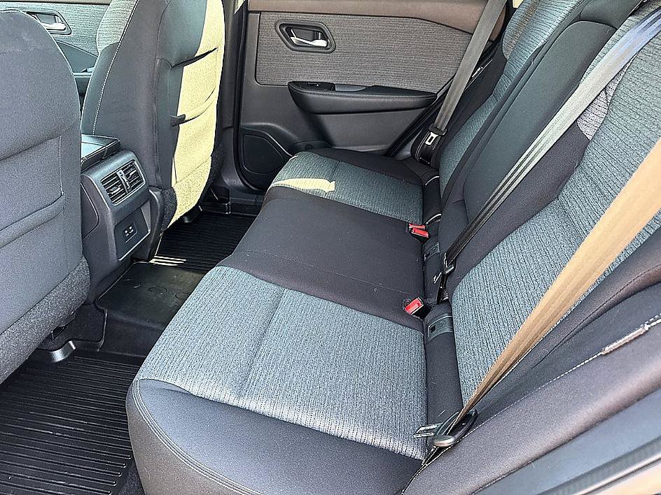 Used 2021 Nissan Rogue SV FWD image 10