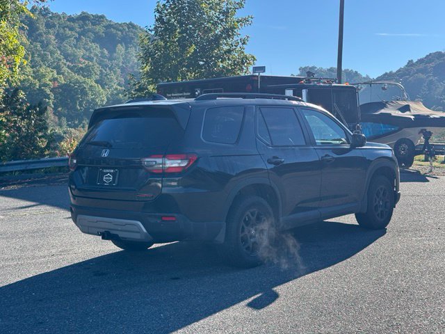 Used 2025 Honda Pilot TrailSport image 21