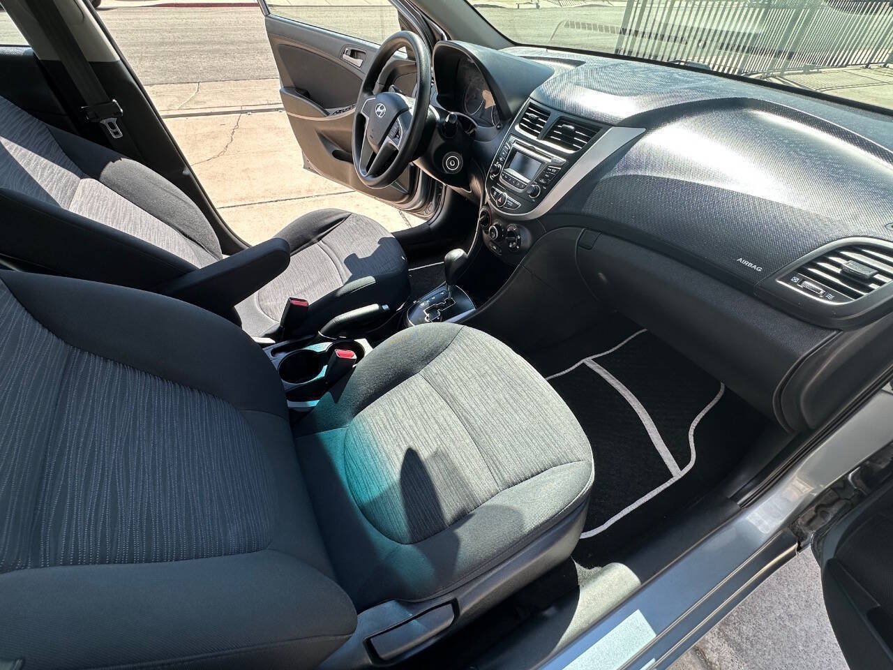 Used 2017 Hyundai Accent SE FWD image 10