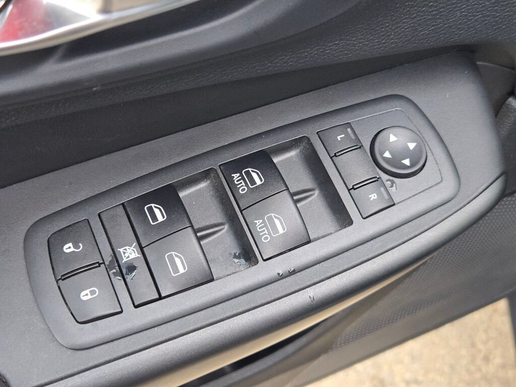 Used 2019 Jeep Cherokee Trailhawk AWD/4WD image 23