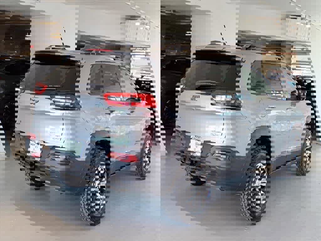 Used 2014 Jeep Cherokee Trailhawk w/ Comfort/Convenience Group image 4