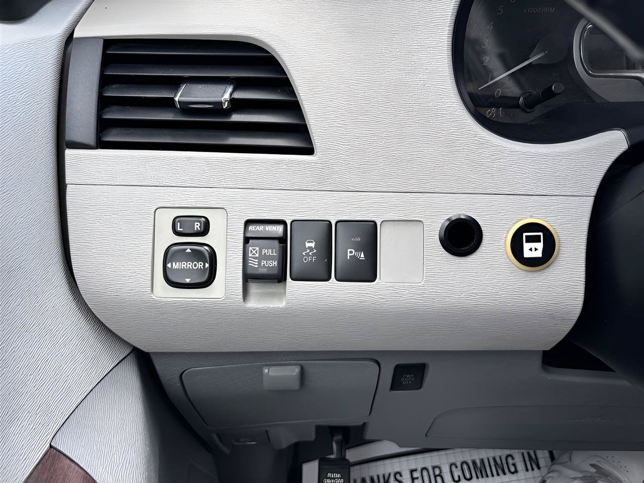 Used 2011 Toyota Sienna XLE w/ Premium Pkg FWD image 23