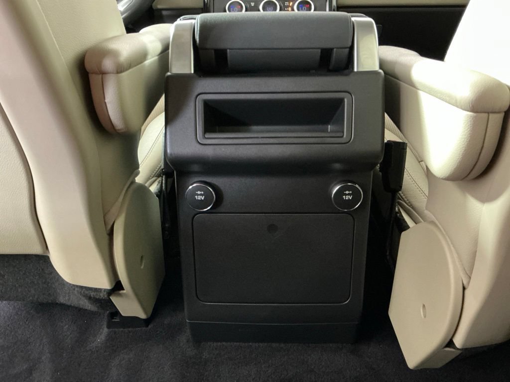 Used 2017 Land Rover Discovery SE AWD/4WD image 27