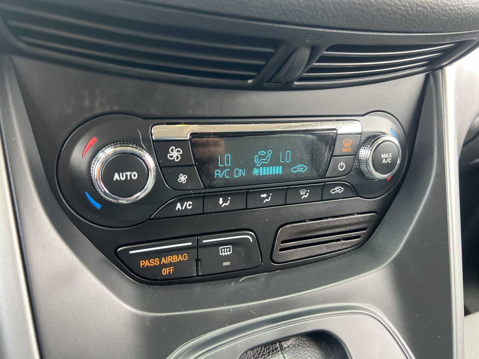 Used 2016 Ford Escape SE w/ Equipment Group 201A FWD image 20