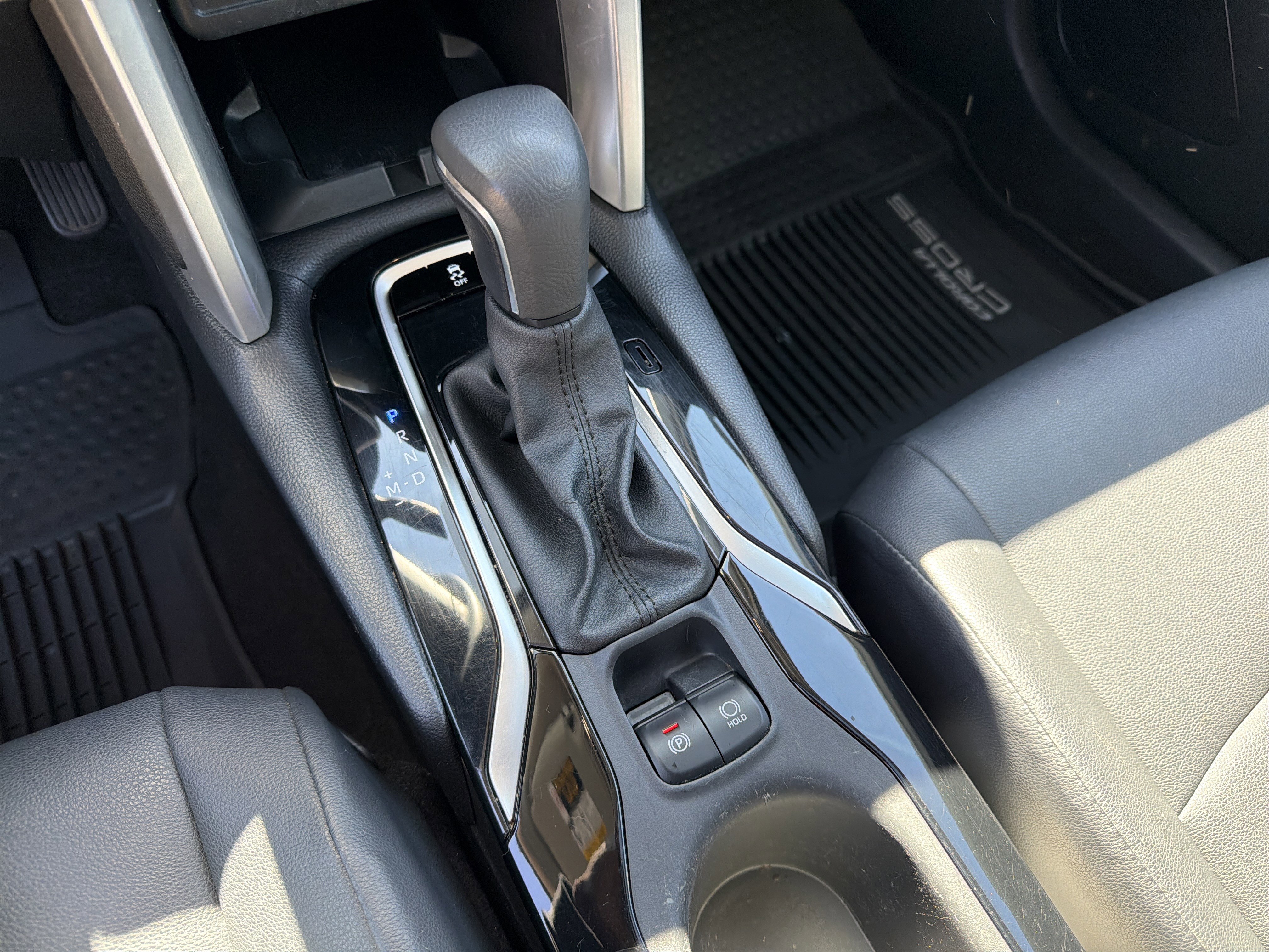 Used 2024 Toyota Corolla Cross XLE w/ Convenience Package image 29