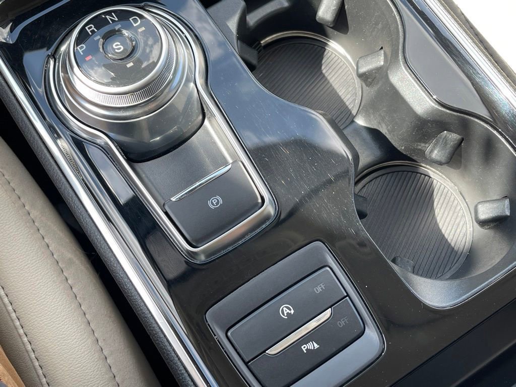 Used 2020 Ford Edge Titanium image 16