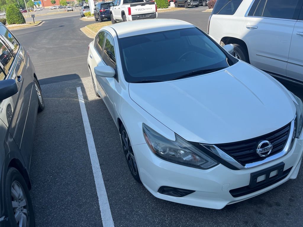 Used 2018 Nissan Altima 2.5 SR FWD image 3